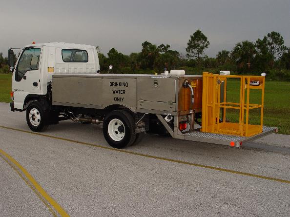 Water Service Truck 600 with Lift