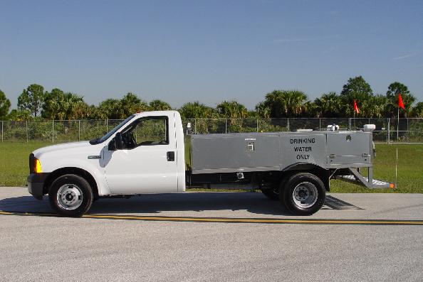 Water Service Truck 600 with Lift